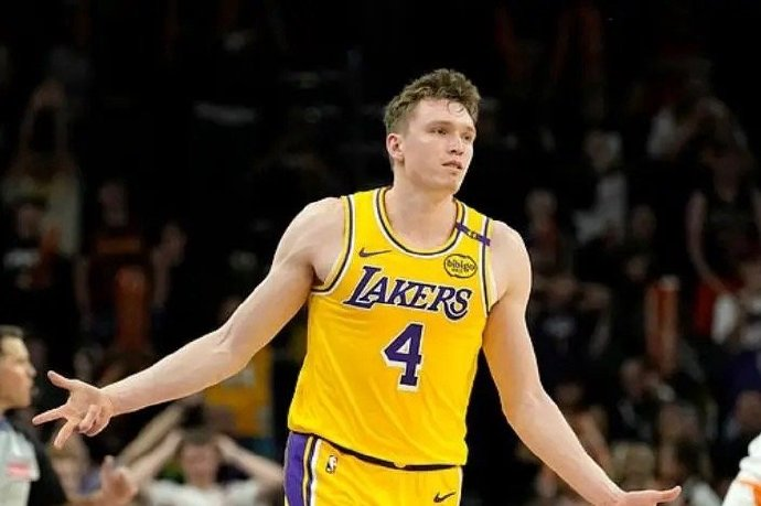 依旧没有起色，克内克特首秀让人失望，他不懂豪门球队的生存之道