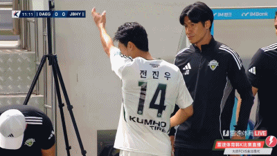 ⚽韩K联半场：黄载元乌龙送礼，奥罗伯破门，全北现代暂2-0领先大邱FC