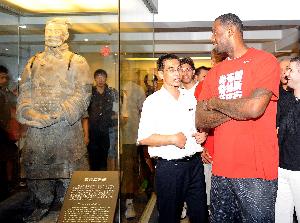 开云体育-久违了！詹姆斯时隔六年再次造访中国 上次是19年参加NBA中国赛