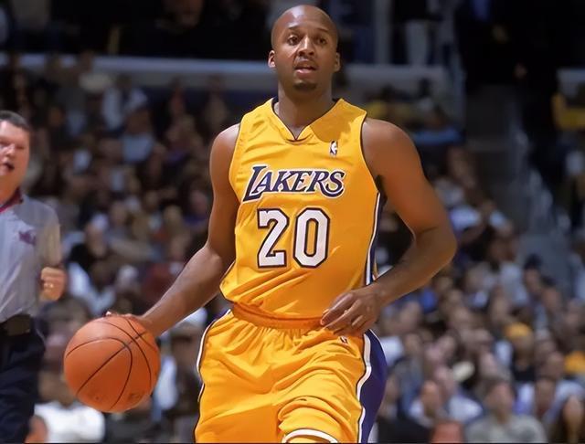 开云在线-布莱恩-肖谈科比：他说10岁就打赢了我 怎么可能呢？