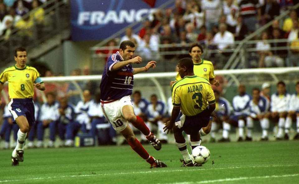 开云官网-法国历史最佳阵容发布：本泽马、坎特落选？评选标准引爆争议