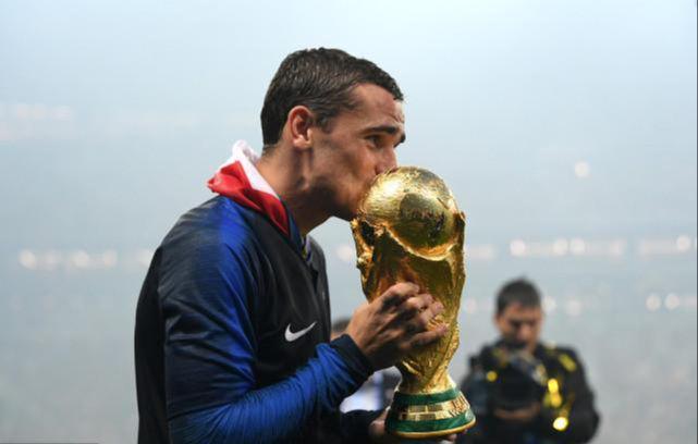 开云官网-法国历史最佳阵容发布：本泽马、坎特落选？评选标准引爆争议