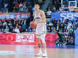 开云官网-媒体人：新的环境意味着新的开始 希望张镇麟能找回巅峰的自己