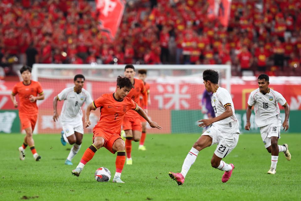 开云APP-离谱！东帝汶攻破U22国足球门 中超主力级防线被打穿 1人跪地目送