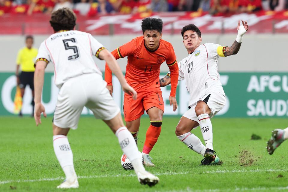 开云APP-离谱！东帝汶攻破U22国足球门 中超主力级防线被打穿 1人跪地目送