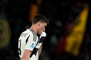 开云官网-加速推进！记者：DV9愿降薪至年薪800万欧，米兰将和尤文展开谈判