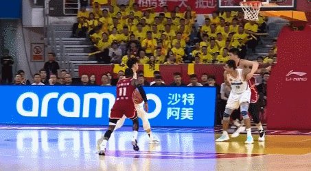 开云官网-曾凡博空中被撞翻腰椎骨折！山西北京G2判罚引众怒