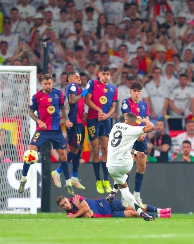 kaiyun-【数说】巴萨三连杀皇马，弗利克执教7场决赛全夺冠