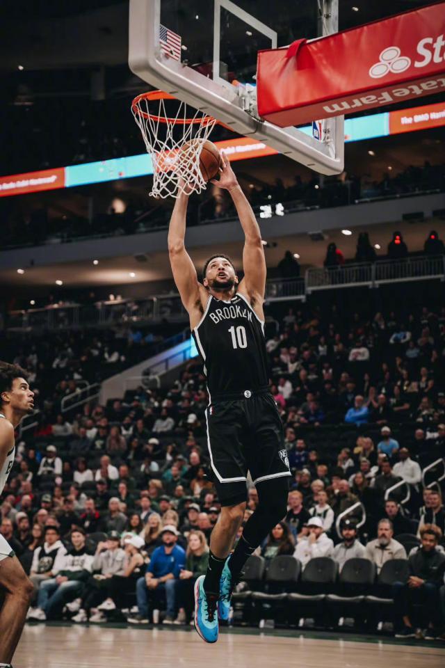 开云在线-进攻做轴单防字母！西蒙斯开启理想模式激活篮网